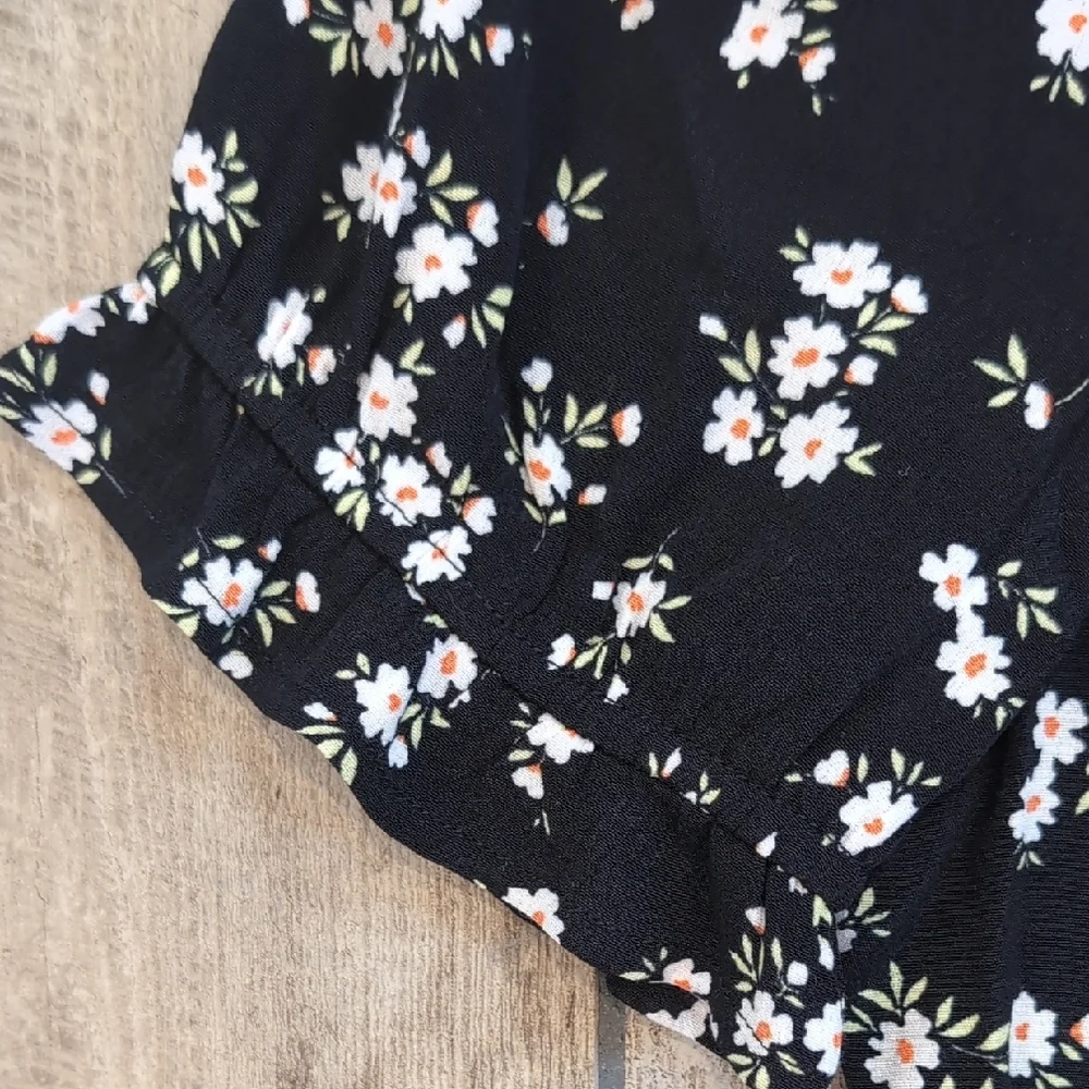 NEW Elodie Black and Floral Ruched Puff Sleeve Button Down Blouse